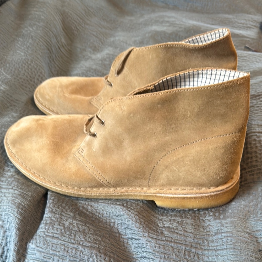 Clarks Tan Suede Desert Boots Classic Style